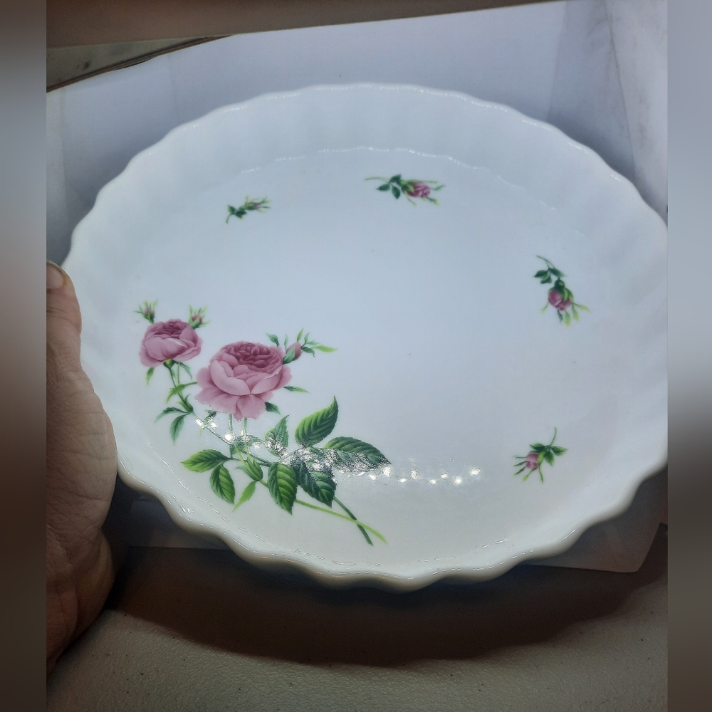 Vintage decorative pie plate